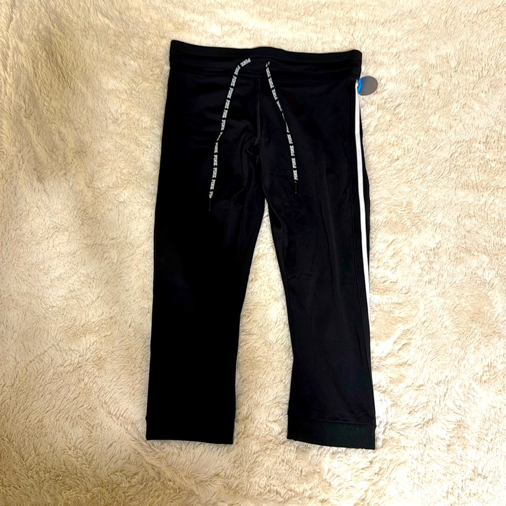 Victoria’s Secret Pink Ultimate crop legging. Size Medium